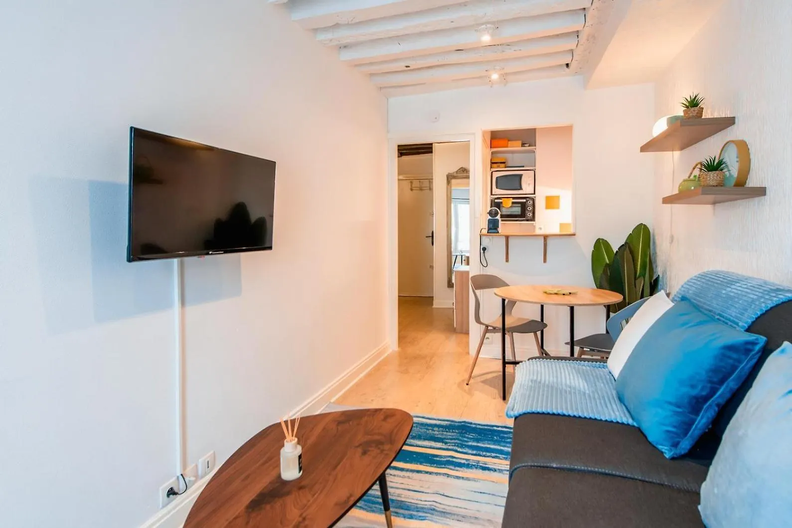 Amazing Studio On The Most Prestigious Street Paris 0*,  Frankrike