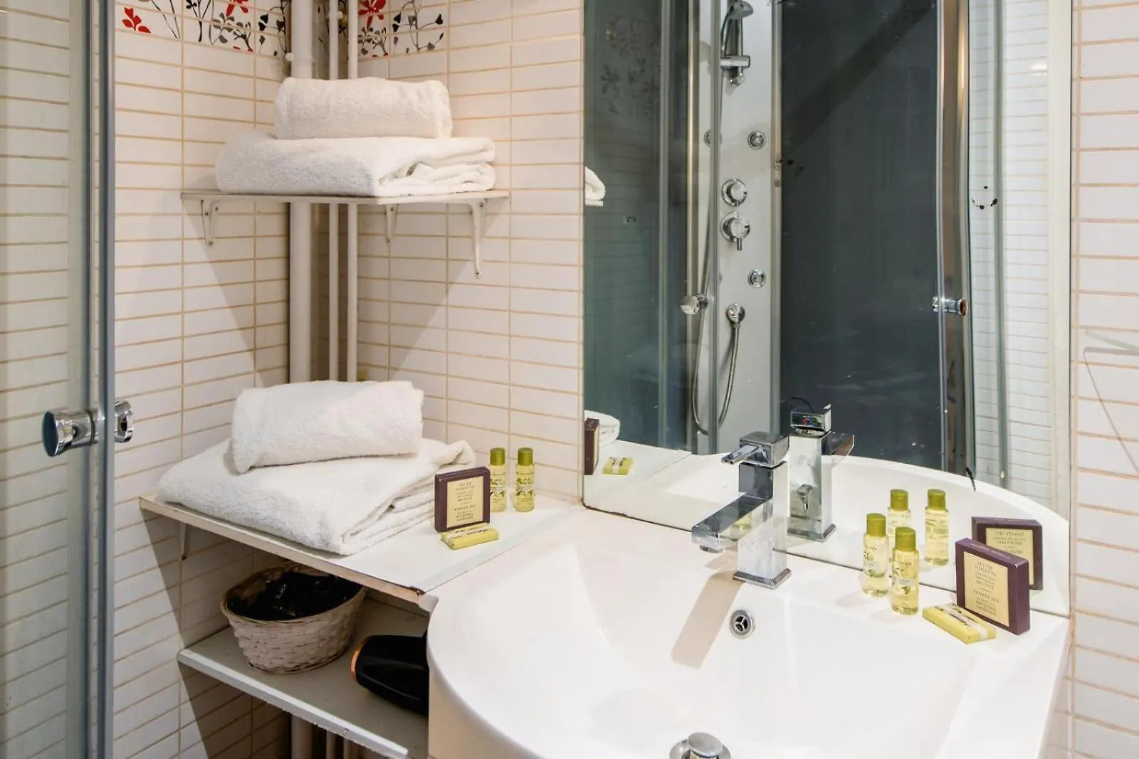 Amazing Studio On The Most Prestigious Street Paris France