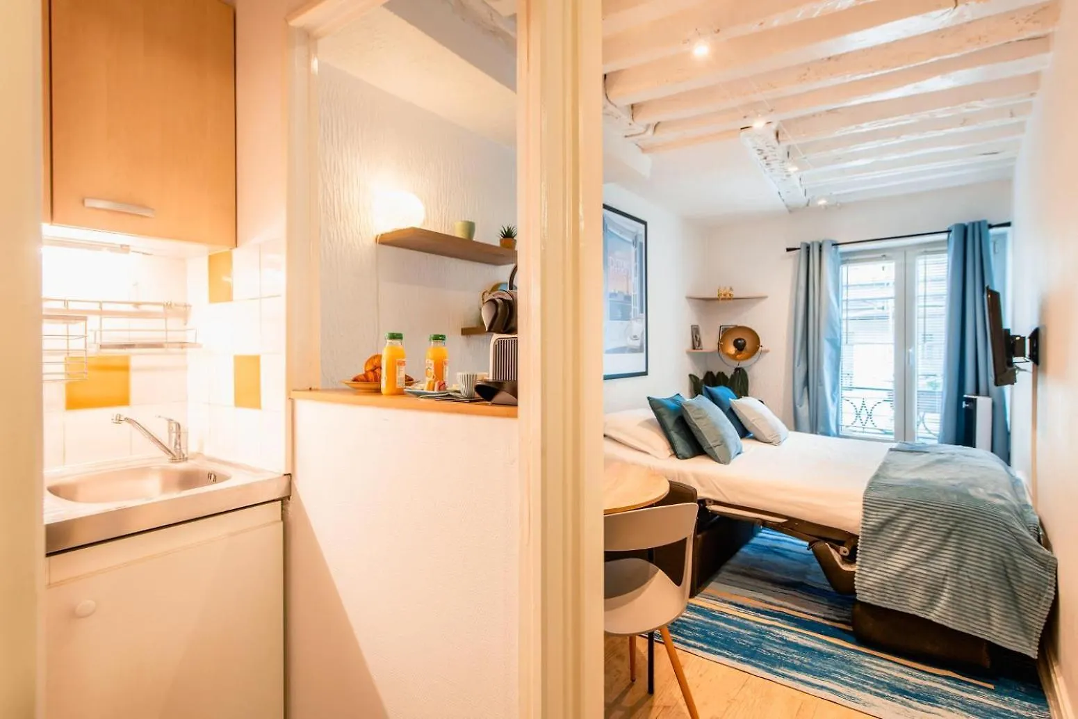 Amazing Studio On The Most Prestigious Street Paris Apartment