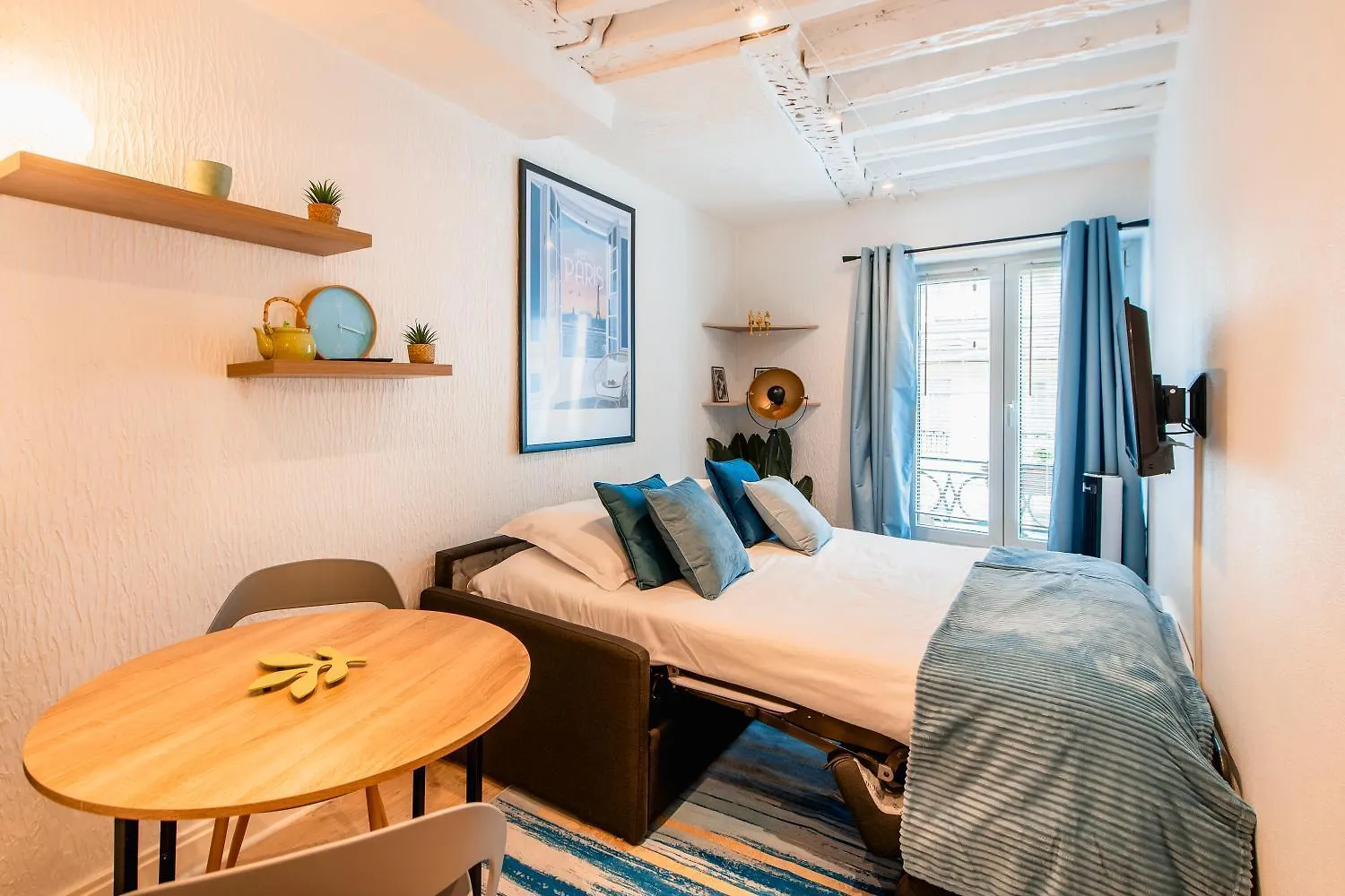 Amazing Studio On The Most Prestigious Street Paris Apartment