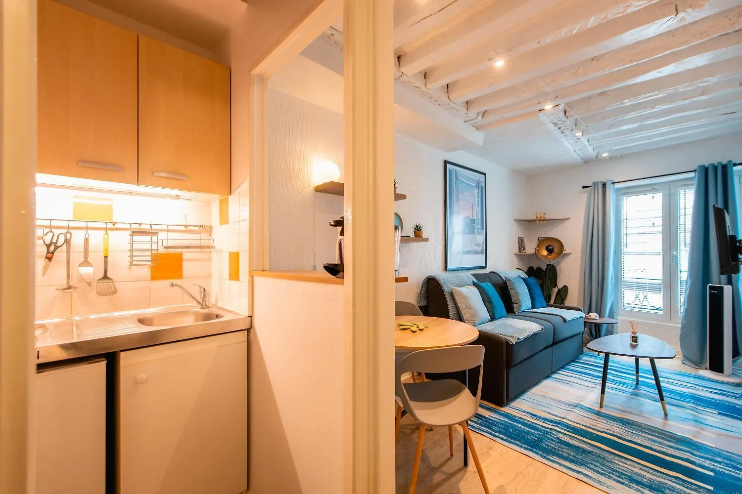 Amazing Studio On The Most Prestigious Street Paris France